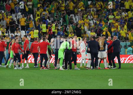 Doha, Katar. 09.. Dezember 2022. 9.. Dezember 2022, Education City Stadium, Doha, QAT, FIFA-Weltmeisterschaft 2022, Viertelfinale, Kroatien gegen Brasilien, auf dem Bild feiert das kroatische Team das Erreichen des Halbfinals. Kredit: dpa Picture Alliance/Alamy Live News Stockfoto