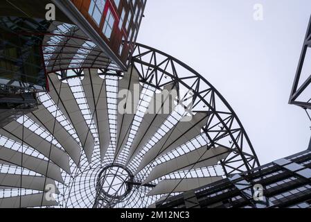 Offene Dachkonstruktion, Sony Center, Berlin, Deutschland Stockfoto