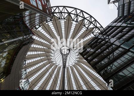 Offene Dachkonstruktion, Sony Center, Berlin, Deutschland Stockfoto