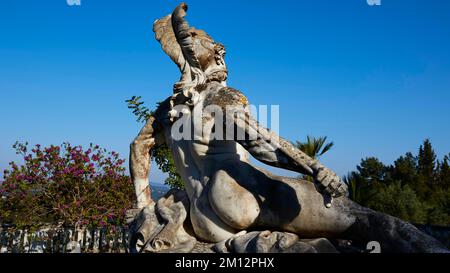 Achilleion, Residenz der Kaiserin Sissi, fertiggestellt im Jahr 1889, Architektur basierend auf griechischer Mythologie, Garten des Achilleion, Marmorstatue des Reclin Stockfoto