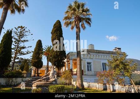 Achilleion, Residenz der Kaiserin Sissi, 1889 fertiggestellt, Architektur basierend auf griechischer Mythologie, Garten des Achilleion, Super Weitwinkelschuss, Marb Stockfoto