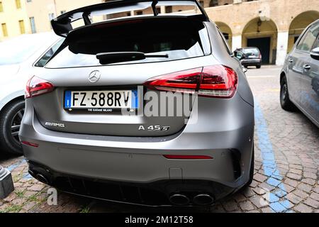 Padova, Italien - 05. Juli 2022: Mercedes-Benz A45S AMG in der Straße von Padua, Veneto, Italien. Stockfoto