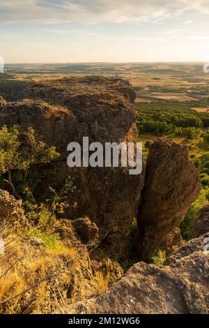 Sonnenuntergang über dem Staffelberg bei Bad Staffelstein, Bezirk Lichtenfels, Oberfrankreich, Franken, Bayern, Deutschland Stockfoto