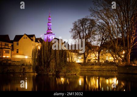 Großer Teich in Soest. Ea. St. Petri-Pauli-Kirche. Stockfoto