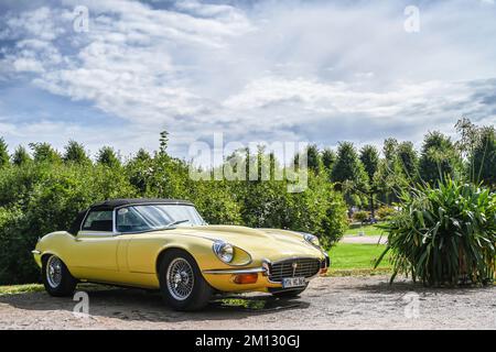 Schwetzingen, Baden-Württemberg, Deutschland, Concours d'Elégance im Schlosspark, Jaguar E-Type, Serie 3, V12, gebaut 1972, 5307 ccm Hubraum, 240 ps, beim Classic Car Festival. Stockfoto