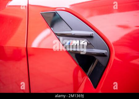 Slowenien, Ljubljana - 25. November 2022: Roter BMW M4 Stockfoto