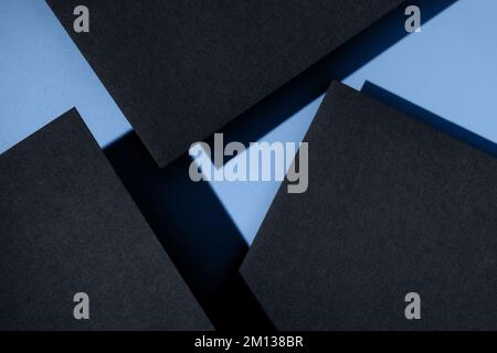 Papier für Pastellfarben überlappt sich in Pastellblau und Schwarz für Hintergrund, Banner und Präsentationsvorlage. Kreatives, trendiges Hintergrunddesign in natürlichen Farben. Hintergrund im 3D-Stil. Stockfoto