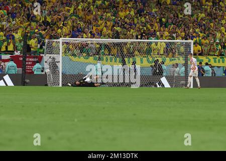 Doha, Katar. 09.. Dezember 2022. 9.. Dezember 2022, Doha, Katar. FIFA Weltmeisterschaft Katar 22: Viertelfinalspiel 58 – Kroatien gegen Brasilien im Education City Stadium 1 Brasilien 1 Neymar One & 16 Pettkovic (cro) jedes Tor, das Kroatien mit 4-2 Punkten mit Strafen gewonnen hat. Gutschrift: Seshadri SUKUMAR/Alamy Live News Stockfoto