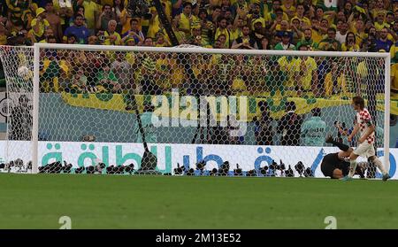 Katar, Doha. 9.. Dezember 2022. 9.. Dez. 2022, Doha, Katar.FIFA Weltmeisterschaft Katar 22: Viertelfinale .Match 58 - Kroatien gegen Brasilien.im Education City Stadium.1 Brasilien 1 .Neymar One & 16 Pettkovic (cro) jedes Tor. Kroatien gewann mit 4-2 Punkten Elfmeter. (Kreditbild: © Seshadri Sukumar/ZUMA Press Wire) Kredit: ZUMA Press, Inc./Alamy Live News Stockfoto