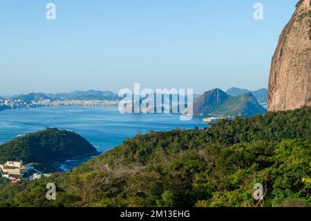 Zuckerhut und seine Gondel aus nächster Nähe in Rio de Janeiro, Brasilien Stockfoto