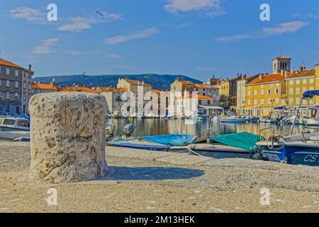 Stone Pier in der Altstadt von Cres Hafen Kroatien Stockfoto