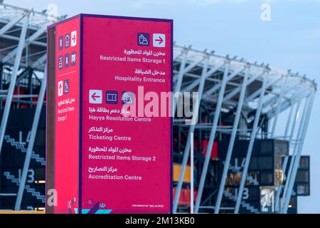 Stadium 974, früher bekannt als Ras Bu Aboud Stadium Fußballstadion, ist ein temporärer Veranstaltungsort aus 974 recycelten Versandcontainern für die FIFA QA Stockfoto