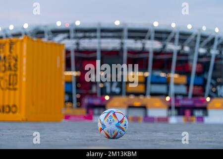 Stadium 974, früher bekannt als Ras Bu Aboud Stadium Fußballstadion, ist ein temporärer Veranstaltungsort aus 974 recycelten Versandcontainern für die FIFA QA Stockfoto