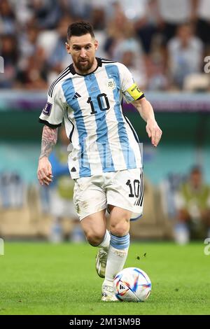 Doha, Katar. 09.. Dezember 2022. Lionel Messi in Aktion während des Viertelfinalspiels der FIFA-Weltmeisterschaft 2022 im Lusail Stadium in Doha, Katar, am 09. Dezember 2022. Foto: Chris Brunskill/UPI Credit: UPI/Alamy Live News Stockfoto