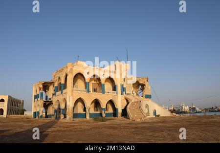 Ruinen des Gouverneurspalastes in der Hafenstadt Massawa in Eritrea Stockfoto