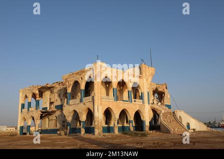 Ruinen des Gouverneurspalastes in der Hafenstadt Massawa in Eritrea Stockfoto