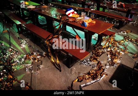 AMSTERDAM - Orangene Fans im House of Orange in der Johan Cruijff Arena, dem offiziellen Fan-Event des KNVB in den Niederlanden, während des Fußballweltmeisterschafts der Niederlande gegen Argentinien. Die Spiele der niederländischen Nationalmannschaft können live auf Mega-Bildschirmen gesehen werden, die von Top-Shows niederländischer Künstler eingerahmt werden. ANP RAMON VAN FLYMEN niederlande raus - belgien raus Stockfoto