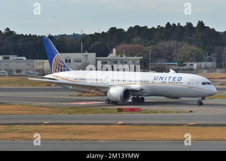 Präfektur Chiba, Japan - 19. Dezember 2020: United Airlines Boeing B787-9 Dreamliner (N35953) Passagierflugzeug. Stockfoto