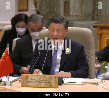 Riad. 9.. Dezember 2022. Der chinesische Präsident Xi Jinping nimmt am Gipfeltreffen des China-Gulf Cooperation Council (GCC) Teil und hält am 9. Dezember 2022 in Riad, Saudi-Arabien, eine Grundsatzrede mit dem Titel "Building on past Achievements and Counterful Creating a Brighter Future of China-GCC Relations". Kredit: Xinhua/Alamy Live News Stockfoto