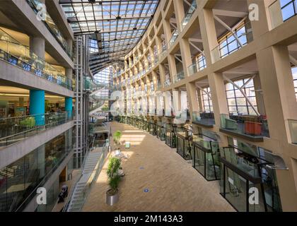 Innenhof der Lobby in der modernen Salt Lake City Public Library im Zentrum von Salt Lake City, Utah Stockfoto