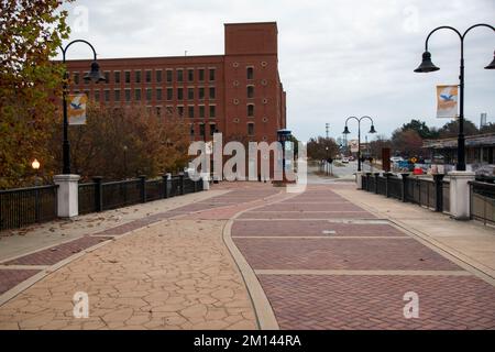 Columbus ist die zweitgrößte Stadt in Georgia, USA, und hat eine lange Geschichte. Es liegt am Ufer des Chattahoochee River. Stockfoto