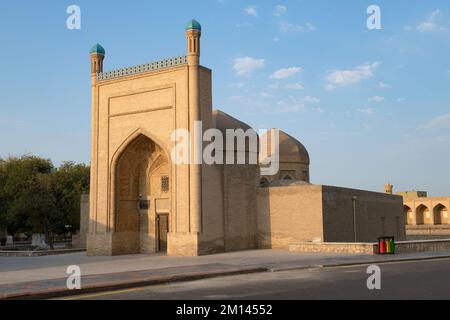 Mittelalterliche Magoki-Attori-Moschee an einem Septembermorgen. Bukhara, Usbekistan Stockfoto