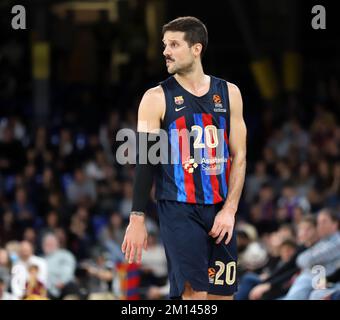 Sabadell, Barcelona, Spanien. 9.. Dezember 2022. Barcelona Spanien 09.12.2022 Nicolas Laprovittola (FC Barcelona) präsentiert das Basketball-Spiel Euroleague zwischen dem FC Barcelona und dem LDLC Asvel Villeurbanne auf der Palau Blaugrana am 09. Dezember 2022 in Barcelona. (Kreditbild: © Xavi Urgeles/ZUMA Press Wire) Kredit: ZUMA Press, Inc./Alamy Live News Stockfoto