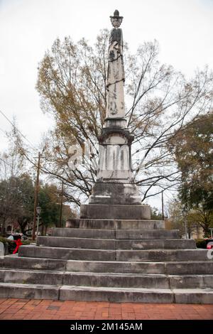 Columbus ist die zweitgrößte Stadt in Georgia, USA, und hat eine lange Geschichte. Es liegt am Ufer des Chattahoochee River. Stockfoto