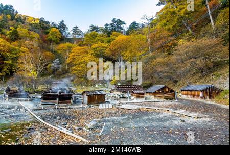 Altes Onsen-Bad aus Holz beherbergt Spa-Gebäude im Sumpf von Nikko Japan Stockfoto