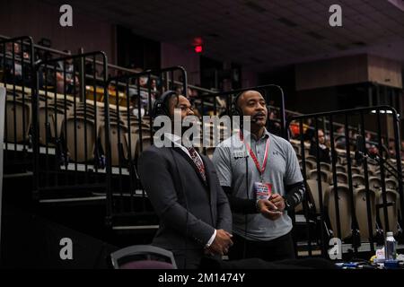 Lubbock, TX, USA. 9.. Dezember 2022. Shawn Porter, ehemaliger Weltergewicht-Weltmeister, kommentiert die Action beim Turnier. (Kreditbild: © Adam DelGiudice/ZUMA Press Wire) Kredit: ZUMA Press, Inc./Alamy Live News Stockfoto