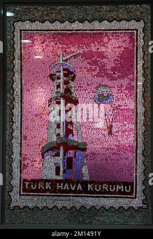 ANKARA, TURKIYE - 05. JUNI 2022: Glasmalerei im Museum der türkischen Luftfahrtvereinigung Stockfoto
