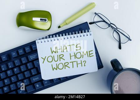 Konzeptüberschrift Was ist Ihr Zuhause wert? Konzeptfoto Wert einer Immobilienkosten-Preisrate Stockfoto