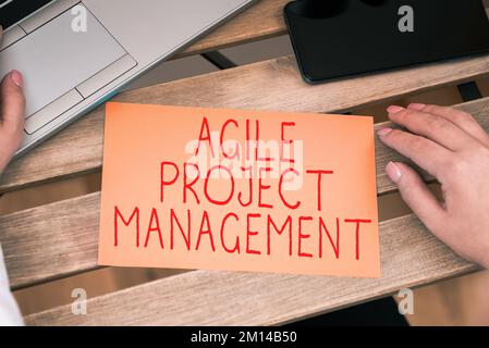 Textüberschrift für Agile Project Management. Managementmethodik für Geschäftskonzepte von traditioneller bis hin zu moderner Technologie Stockfoto