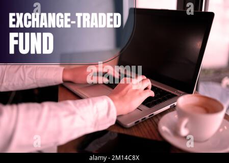 Konzeptioneller Titel Exchange Traded Fund. Ein Wort, das auf marktfähigen Wertpapieren geschrieben wurde und einen Aktienindex verfolgt Stockfoto