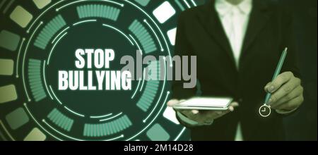 Schild mit dem Hinweis „Stop Bullying“. Unternehmen kämpfen und eliminieren dieses aggressive, inakzeptable Verhalten Stockfoto