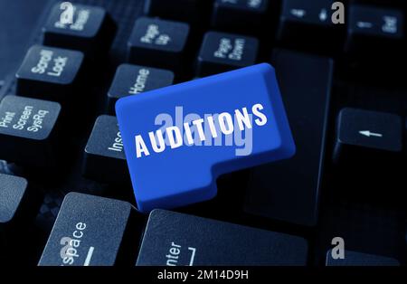 Schreiben mit Anzeige von Text Auditions. Ein Wort über eine Probevorstellung, um die Verdienste eines Entertainers zu bewerten Stockfoto