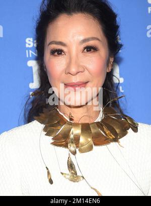 Los Angeles, USA. 09.. Dezember 2022. Michelle Yeoh , am 9. Dezember 2022 auf dem Santa Barbara International Film Festival beim alljährlichen Kirk Douglas Award for Excellence in Film 15. zu Ehren von Michelle Yeoh im Ritz-Carlton Bacara Resort & Spa in Santa Barbara, Kalifornien, USA. Foto: Fati Sadou/ABACAPRESS.COM Kredit: Abaca Press/Alamy Live News Stockfoto