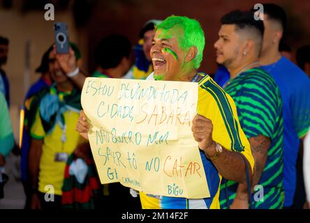 Brasilianische, südkoreanische Fußballfans in katar 2022 Weltmeisterschaft 11-12-2022-Doha Katar Stockfoto