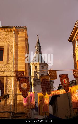 Turm der Kathedrale von Santa María in Vitoria, Baskenland, Spanien Stockfoto