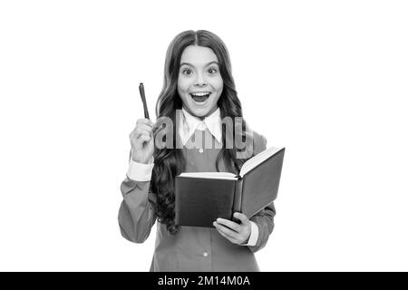 Inspiriertes Kinderbuch halten Schulbuch halten Stift angehoben isoliert auf weiß, Inspiration Stockfoto