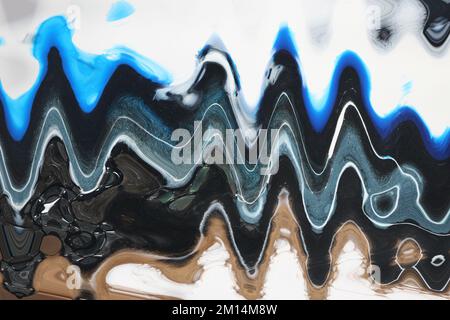 Bunte Spritzer von blauen, weißen, schwarzen und silbernen Acryl-Tintentropfen mischen und mischen miteinander. Luxus Flüssigkeit Kunst Hintergrund Stockfoto