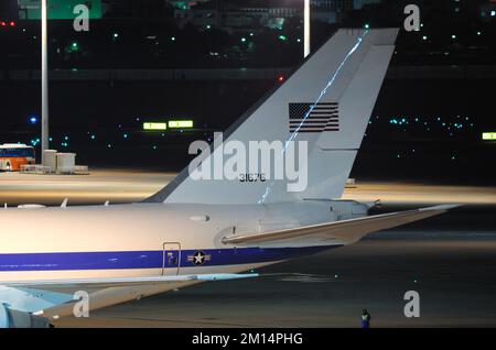 Tokio, Japan - 13. Januar 2011: United States Air Force Boeing E-4B Nightwatch Vertical Finn. Stockfoto