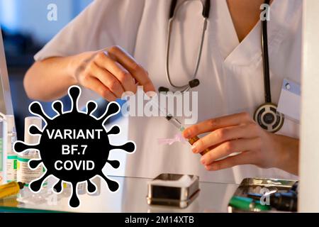 BF.7. Neue Variante des SARS-CoV-2-Coronavirus. Subvariante von Omicron. Horizontale Konstruktion. Virus-Design und schwarzer Text. Coronavirus. Stockfoto