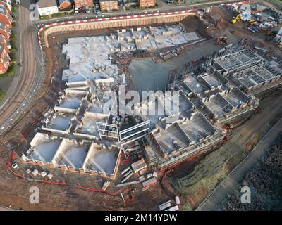 Luftaufnahme eines neuen Vistry Group-Pensionsdorfkomplexes für Wohngebäude in Hereford UK im Dezember 2022 Stockfoto