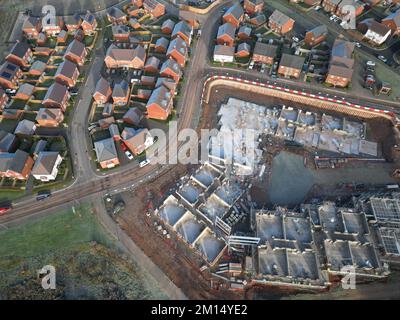 Luftaufnahme eines neuen Baugeländes von Bloor Homes in Hereford UK im Dezember 2022 Stockfoto