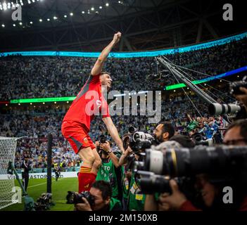 Doha, Katar. 9.. Dezember 2022. Torwart Emiliano Martinez (Arg) feiert den Eintritt in das Halbfinale Niederlande - Argentinien Niederlande - Argentini Stockfoto