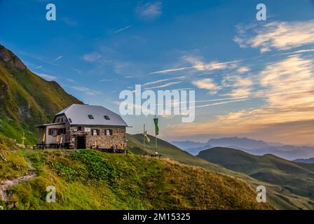 Das Bild zeigt die deutsche Alpenclub DAV Sektion Tittmoning, die im Besitz der Gleiwitzer Hut in der Glockner Group of Mountain ist, eine der Hütten auf der beliebten Gross Glockner Runde Tour. Stockfoto