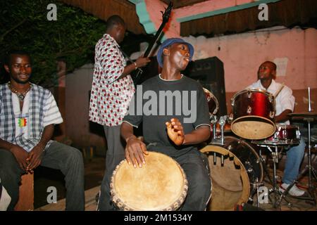 Malis Hauptstadt hat eine reiche Musikszene mit Clubs und Nachtleben . In Bamako gibt es einige tolle Clubs mit Live-Musik in Bamako, Mali, Afrika. Stockfoto