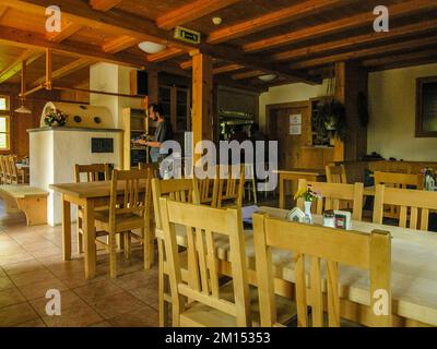 Das Bild zeigt das Innere des deutschen Alpenklubs DAV Sektion Oberland, der Johannis Hut in der Venediger Gruppe der Berge, bekannt als Venedig der Alpen. Stockfoto