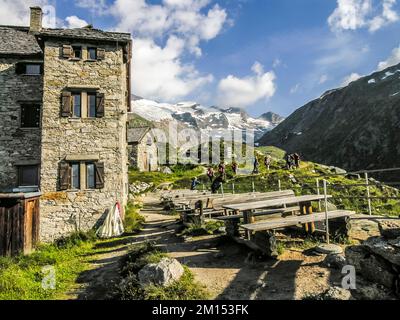 Das Bild zeigt den deutschen Alpenclub DAV SektionBergfreunde-Rheydt-Besitzer Essener Rostocker Hut in der Venediger Gruppe, bekannt als Alpenvenedig. Stockfoto